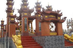 Người ta kèn cựa nhau cả ở nghĩa trang, mộ sau phải hoành tráng hơn mộ trước