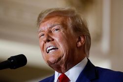 Ông Trump: 'Chưa bao giờ nghĩ chuyện này sẽ xảy ra tại nước Mỹ'