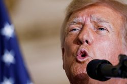 Cách ông Trump 'cứu nguy' trước bản cáo trạng 34 trọng tội
