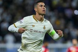 Ronaldo lập cú đúp 3 trận liên tiếp, 'người quen' MU quay lại 'cà khịa' Ten Hag