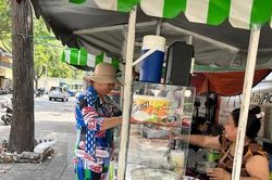 Hàng rong ở khu vực trung tâm TPHCM 'nhường' vỉa hè cho người đi bộ