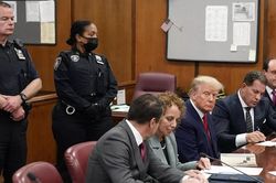 Ông Trump lên tiếng sau khi trình diện tòa án, khẳng định vô tội