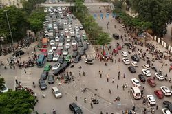 Hà Nội: 'Xe điên' đâm hàng loạt xe máy làm 17 người bị thương