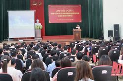 Đảng ủy Khối Cơ quan và Doanh nghiệp tỉnh quan tâm đào tạo nguồn kết nạp đảng viên