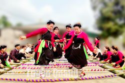 Vực Vại giữ gìn bản sắc văn hóa Cao Lan