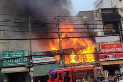 Vụ cháy lớn gần Bến xe Miền Đông: 1 người tử vong, nguyên nhân do chập điện