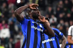 Ghi bàn phút cuối, Lukaku bị đuổi vì ăn mừng khiêu khích CĐV