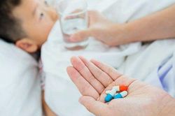 Lưu ý khi dùng thuốc điều trị ho có đờm cho trẻ