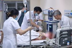 Bộ Y tế chỉ đạo khẩn liên quan vụ ôtô tông loạt xe máy ở Hà Nội