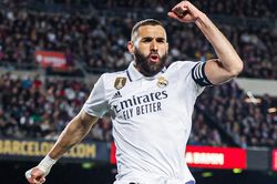 Vừa lập hat-trick, Benzema lập tức 'đá xoáy' Ronaldo