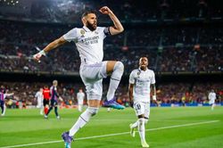 Benzema lập hat-trick, 'hất văng' Barca khỏi cúp Nhà vua
