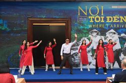 Những nữ lao động rời xa quê hương để mưu sinh được tái hiện qua triển lãm 'Nơi tôi đến'