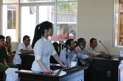 Lĩnh 17 năm tù vì tự xưng luật sư để lừa đảo