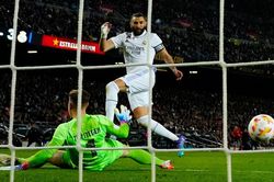 Real Madrid vào chung kết Cúp Nhà Vua sau màn vùi dập Barcelona