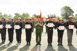 Trên 800 sinh viên hoàn thành huấn luyện đầu khóa