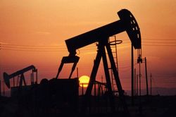 Giá dầu thô 6/4: Đà tăng nóng hạ nhiệt, Saudi Arabia tăng giá bán dầu cho khu vực châu Á tháng thứ 3 liên tiếp