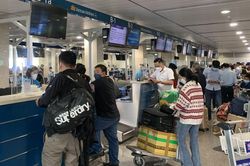 Dịp lễ 30.4 - 1.5: Giá vé máy bay tăng chóng mặt, có chặng chỉ còn hạng thương gia