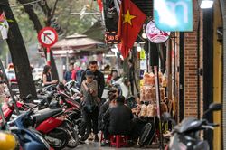 Quận trung tâm ở Hà Nội phạt gần 300 trường hợp lấn chiếm vỉa hè