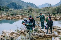 Những 'bông hồng thép' trên miền biên ải