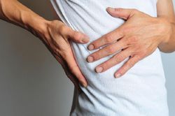 Đau tức mạn sườn ngỡ là mắc bệnh thận nhưng lại hóa ung thư