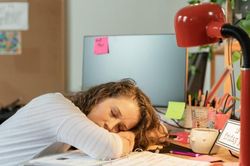 Loạt doanh nghiệp ở Anh thu hút lao động Gen Z bằng 'thứ Sáu nghỉ việc sớm'