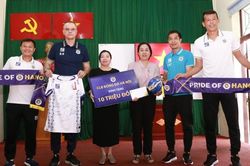 CLB bóng đá Hà Nội thăm và tặng quà tri ân người có công tại Trung tâm Dưỡng lão Thị Nghè