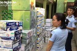 Tạm giữ gần 3 tấn đường cát, hàng nghìn chai bia, rượu, sữa không rõ nguồn gốc