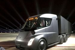 Hãng Tesla sử dụng pin sắt cho xe điện giá cả phải chăng