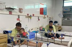 Virus RSV dễ gây bệnh nặng ở người thuộc nhóm tuổi nào?