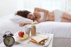 9 thói quen phổ biển vào buổi sáng tưởng vô hại nhưng có thể khiến bạn tăng cân 'vù vù'