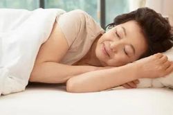 Chăm con dâu ở cữ được 2 tuần, mẹ chồng tôi ngất xỉu