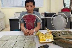 Vận chuyển 8 bánh ma túy để lấy 18 triệu tiền công