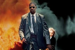 Netflix chuyển thể tiểu thuyết 'Người đỡ đạn' thành phim truyền hình