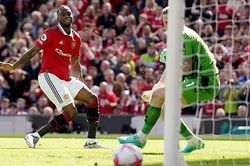 Wan-Bissaka gây sốc với pha bỏ lỡ khó tin, fan cũng phải kêu trời