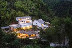 'Bỏ phố về quê', cô gái xây lâu đài như chốn tiên cảnh