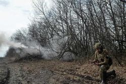 Ukraine vẫn bám trụ ở Bakhmut, Nga đánh chặn tên lửa tại bán đảo Crưm