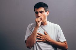 Nguyên nhân gây sốt đau họng và cách điều trị hiệu quả tại nhà