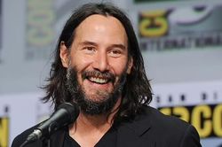 Keanu Reeves sau màn bạc khác hẳn hình ảnh ngôi sao hành động đáng gờm nhất ở Hollywood