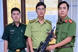 Kiểm lâm phát hiện súng và 9 viên đạn nghi của thợ săn