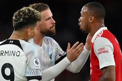 So sánh Liverpool vs Arsenal: Đội khách áp đảo