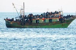 Thêm 2 chiếc thuyền chở người di cư chìm ngoài khơi Tunisia, 27 người chết, mất tích