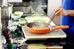 Phụ nữ tưởng mình giỏi nấu nướng nhưng hầu hết đều mắc phải 8 sai lầm này