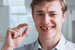 Lý do y tá nổi giận khi bệnh nhân gãy răng