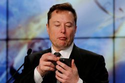 Elon Musk thừa nhận mình 'ngu ngơ'