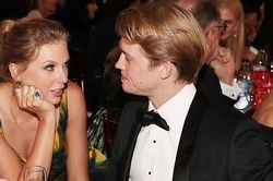 Nước mắt Taylor Swift rơi trong buổi biểu diễn Champagne Showers có phải vì cuộc chia tay bạn trai?