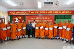 Lãnh đạo Mặt trận Tổ quốc chúc Tết Chôl Chnăm Thmây tại Sóc Trăng