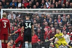 Đá hỏng phạt đền, Salah vẫn xô đổ kỷ lục của Drogba