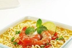 Ăn mì tôm thường xuyên thay cơm liệu có tốt?