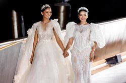 Ngọc Châu catwalk đôi với H'Hen Niê: Ai mới là người thắng thế?