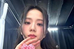 Jisoo (BLACKPINK) nhận 4 sao của NME: Sự quyền lực, xinh đẹp 'nở hoa' trong album 'ME'